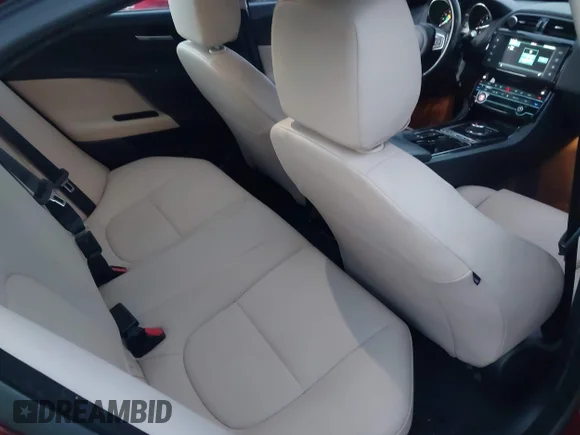 ✅ 2017 Jaguar XE 35t Premium • VIN: SAJAJ4BV2HA968769 • Лот: 44005945. Опубліковано раніше на IAAI з пробігом 54 599 миль. Безкоштовний доступ до архіву аукціонних продажів зі США та докладний звіт про історію автомобіля на DreamBid. Зображення 8.