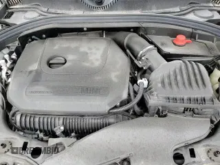 ✅ 2022 MINI Clubman Cooper S • VIN: WMWXJ1C02N2R15311 • Lot: 82673225. Wystawiony na Copart z przebiegiem 34 990 mil. Bezpłatny archiwum sprzedaży aukcyjnych z USA i szczegółowy raport historii pojazdu na DreamBid. Zdjęcie 14.