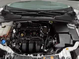 ✅ 2014 Ford Focus S • VIN: 1FADP3E20EL302165 • Lot: 91506915. Wystawiony na Copart z przebiegiem 54 852 mil. Bezpłatny archiwum sprzedaży aukcyjnych z USA i szczegółowy raport historii pojazdu na DreamBid. Zdjęcie 14.