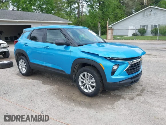 ✅ 2025 Chevrolet TrailBlazer LS • VIN: KL79MMSL0SB064909 • Лот: 45024261. Опубліковано раніше на IAAI з пробігом 8 805 миль. Безкоштовний доступ до архіву аукціонних продажів зі США та докладний звіт про історію автомобіля на DreamBid. Зображення 1.