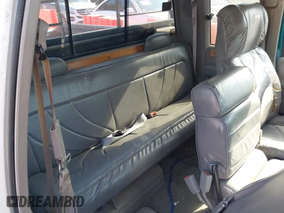 ✅ 1996 Chevrolet K1500 • VIN: 1GBEK19M5TE246789 • Lot: 42719872. Wystawiony na IAAI z przebiegiem 276 042 mil. Bezpłatny archiwum sprzedaży aukcyjnych z USA i szczegółowy raport historii pojazdu na DreamBid. Zdjęcie 8.