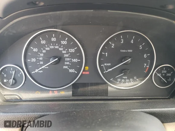 ✅ 2014 BMW 3 Series 320i • VIN: WBA3B1C59EK130825 • Лот: 69179234. Опубликован ранее на Copart с пробегом Не указан. Бесплатный доступ к архиву аукционных продаж из США и подробный отчёт об истории автомобиля на DreamBid. Изображение 9.