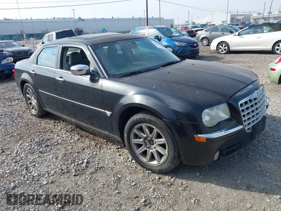 ✅ 2006 Chrysler 300 C • VIN: 2C3LA63H36H285526 • Lot: 40667413. Wystawiony na IAAI z przebiegiem 129 389 mil. Bezpłatny archiwum sprzedaży aukcyjnych z USA i szczegółowy raport historii pojazdu na DreamBid. Zdjęcie 1.