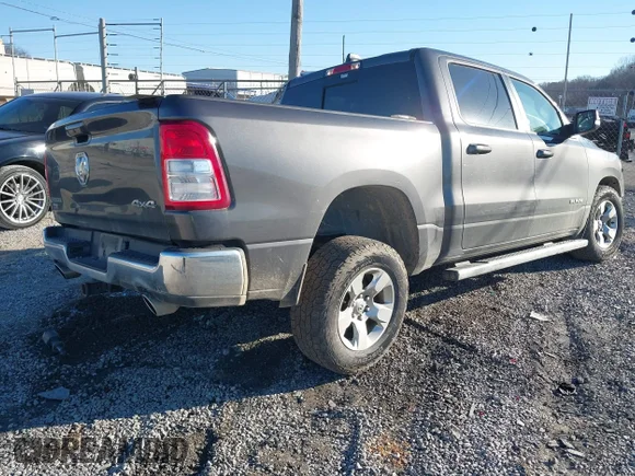 ✅ 2021 Ram 1500 Big Horn • VIN: 1C6SRFFTXMN800923 • Лот: 43953624. Опубліковано раніше на IAAI з пробігом 53 442 миль. Безкоштовний доступ до архіву аукціонних продажів зі США та докладний звіт про історію автомобіля на DreamBid. Зображення 4.