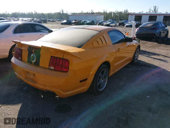 ✅ 2007 Ford Mustang GT Deluxe • VIN: 1ZVFT82HX75228763 • Lot: 44337484. Wystawiony na IAAI z przebiegiem 123 484 mil. Bezpłatny archiwum sprzedaży aukcyjnych z USA i szczegółowy raport historii pojazdu na DreamBid. Zdjęcie 4.