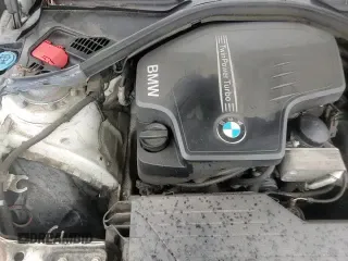 ✅ 2017 BMW 3 Series 320i xDrive • VIN: WBA8A3C33HK692369 • Lot: 80946115. Listed on Copart with 118,886 mi. Free auction sales archive from the USA and detailed vehicle history report at DreamBid. Image 13.