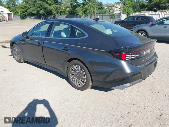 ✅ 2025 Hyundai Sonata Limited • VIN: KMHL54JJ1SA126955 • Lot: 45409010. Listed on IAAI with 675 mi. Free auction sales archive from the USA and detailed vehicle history report at DreamBid. Image 3.