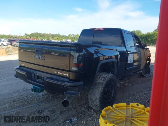 ✅ 2018 GMC Sierra 2500HD Denali • VIN: 1GT12UEY9JF118115 • Лот: 41193403. Опубліковано раніше на IAAI з пробігом Не вказано. Безкоштовний доступ до архіву аукціонних продажів зі США та докладний звіт про історію автомобіля на DreamBid. Зображення 4.