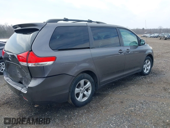 ✅ 2013 Toyota Sienna LE • VIN: 5TDKK3DC7DS324882 • Lot: 44326696. Wystawiony na IAAI z przebiegiem 213 147 mil. Bezpłatny archiwum sprzedaży aukcyjnych z USA i szczegółowy raport historii pojazdu na DreamBid. Zdjęcie 4.