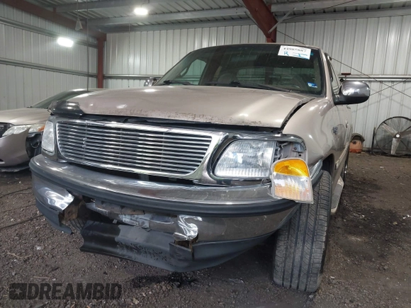 ✅ 1997 Ford F-150 • VIN: 1FTDX1769VNC19790 • Лот: 44985887. Опубліковано раніше на IAAI з пробігом 230 260 миль. Безкоштовний доступ до архіву аукціонних продажів зі США та докладний звіт про історію автомобіля на DreamBid. Зображення 6.