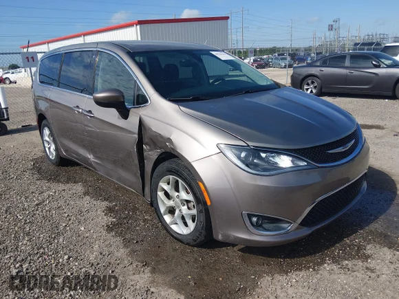 ✅ 2017 Chrysler Pacifica Touring L • VIN: 2C4RC1BG6HR844916 • Лот: 44929444. Опубліковано раніше на IAAI з пробігом 95 222 миль. Безкоштовний доступ до архіву аукціонних продажів зі США та докладний звіт про історію автомобіля на DreamBid. Зображення 1.