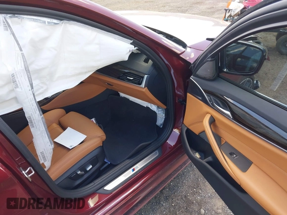 ✅ 2023 BMW 5 Series 530i xDrive • VIN: WBA13BJ0XPCL92402 • Lot: 42187879. Wystawiony na IAAI z przebiegiem 15 275 mil. Bezpłatny archiwum sprzedaży aukcyjnych z USA i szczegółowy raport historii pojazdu na DreamBid. Zdjęcie 5.