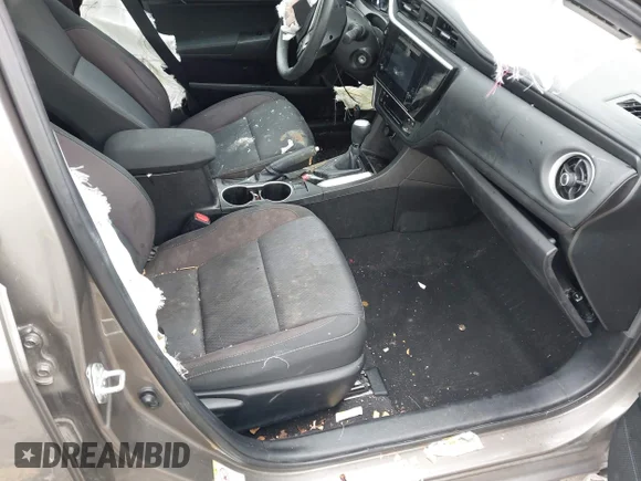 ✅ 2018 Toyota Corolla SE • VIN: 5YFBURHE8JP809254 • Lot: 43848898. Wystawiony na IAAI z przebiegiem 87 301 mil. Bezpłatny archiwum sprzedaży aukcyjnych z USA i szczegółowy raport historii pojazdu na DreamBid. Zdjęcie 5.