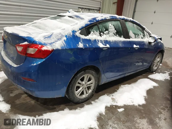 ✅ 2018 Chevrolet Cruze LT • VIN: 1G1BE5SM3J7167476 • Lot: 44188686. Wystawiony na IAAI z przebiegiem 33 301 mil. Bezpłatny archiwum sprzedaży aukcyjnych z USA i szczegółowy raport historii pojazdu na DreamBid. Zdjęcie 4.