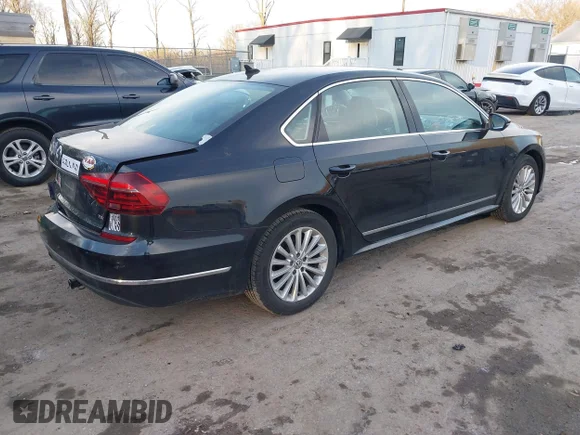 ✅ 2017 Volkswagen Passat SE • VIN: 1VWBT7A32HC041397 • Lot: 44100644. Wystawiony na IAAI z przebiegiem 61 734 mil. Bezpłatny archiwum sprzedaży aukcyjnych z USA i szczegółowy raport historii pojazdu na DreamBid. Zdjęcie 4.