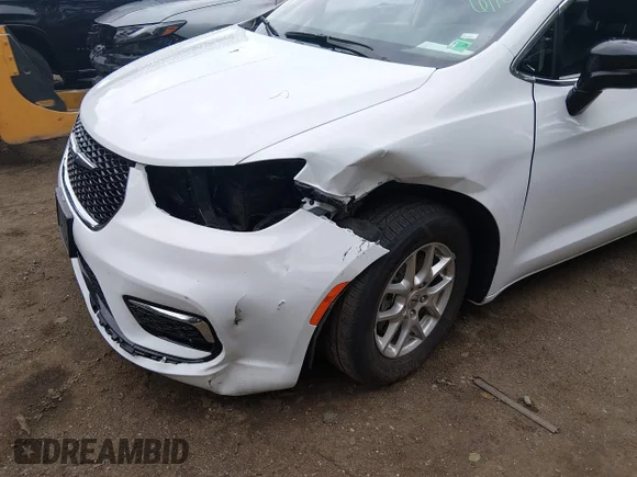 ✅ 2024 Chrysler Pacifica Touring L • VIN: 2C4RC1BG4RR165325 • Lot: 45371026. Listed on IAAI with 61,972 mi. Free auction sales archive from the USA and detailed vehicle history report at DreamBid. Image 6.