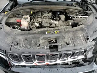 ✅ 2023 Jeep Grand Cherokee Laredo • VIN: 1C4RJHAG7PC644487 • Лот: 93478485. Опубликован ранее на Copart с пробегом 61 706 миль. Бесплатный доступ к архиву аукционных продаж из США и подробный отчёт об истории автомобиля на DreamBid. Изображение 14.