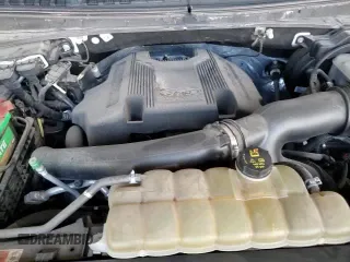 ✅ 2019 Ford Expedition XLT • VIN: 1FMJU1JTXKEA07840 • Lot: 85851245. Wystawiony na Copart z przebiegiem 105 926 mil. Bezpłatny archiwum sprzedaży aukcyjnych z USA i szczegółowy raport historii pojazdu na DreamBid. Zdjęcie 14.