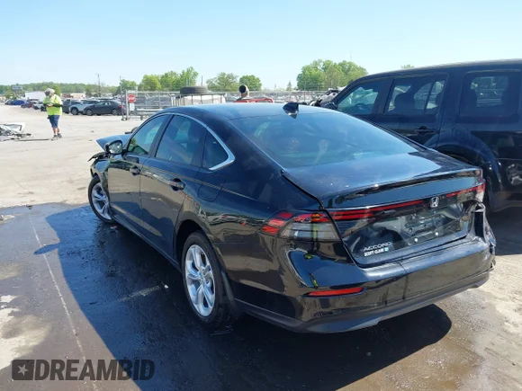 ✅ 2025 Honda Accord LX • VIN: 1HGCY1F24SA026930 • Lot: 44802824. Wystawiony na IAAI z przebiegiem 17 668 mil. Bezpłatny archiwum sprzedaży aukcyjnych z USA i szczegółowy raport historii pojazdu na DreamBid. Zdjęcie 3.