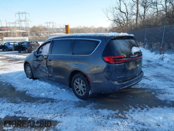 ✅ 2023 Chrysler Pacifica Touring L • VIN: 2C4RC1BG1PR532856 • Lot: 43832326. Wystawiony na IAAI z przebiegiem Nie podano. Bezpłatny archiwum sprzedaży aukcyjnych z USA i szczegółowy raport historii pojazdu na DreamBid. Zdjęcie 3.