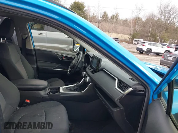 ✅ 2019 Toyota RAV4 XLE • VIN: JTMP1RFV4KJ006822 • Lot: 44042036. Listed on IAAI with 169,647 mi. Free auction sales archive from the USA and detailed vehicle history report at DreamBid. Image 5.