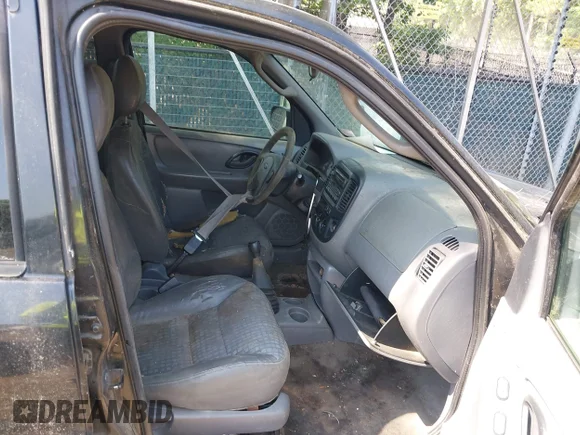 ✅ 2002 Ford Escape XLS Value • VIN: 1FMYU01B92KC09649 • Lot: 45506911. Listed on IAAI with 270,146 mi. Free auction sales archive from the USA and detailed vehicle history report at DreamBid. Image 5.