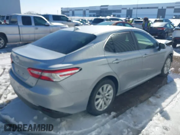 ✅ 2019 Toyota Camry SE • VIN: 4T1B11HK1KU264403 • Lot: 44325439. Wystawiony na IAAI z przebiegiem 133 137 mil. Bezpłatny archiwum sprzedaży aukcyjnych z USA i szczegółowy raport historii pojazdu na DreamBid. Zdjęcie 4.