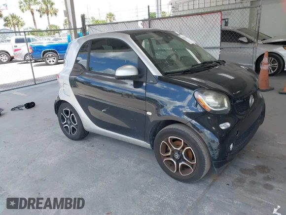 ✅ 2016 Smart fortwo Passion • VIN: WMEFJ5DA0GK063591 • Lot: 42128188. Wystawiony na IAAI z przebiegiem 72 050 mil. Bezpłatny archiwum sprzedaży aukcyjnych z USA i szczegółowy raport historii pojazdu na DreamBid. Zdjęcie 1.
