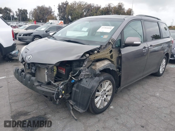 ✅ 2015 Toyota Sienna Limited • VIN: 5TDDK3DC4FS097372 • Lot: 42204810. Wystawiony na IAAI z przebiegiem 106 759 mil. Bezpłatny archiwum sprzedaży aukcyjnych z USA i szczegółowy raport historii pojazdu na DreamBid. Zdjęcie 2.