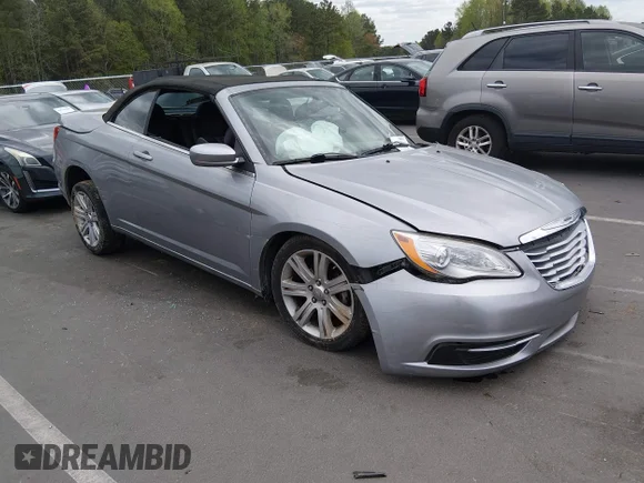 ✅ 2014 Chrysler 200 Touring • VIN: 1C3BCBEGXEN107461 • Лот: 44738461. Опубликован ранее на IAAI с пробегом Не указан. Бесплатный доступ к архиву аукционных продаж из США и подробный отчёт об истории автомобиля на DreamBid. Изображение 1.