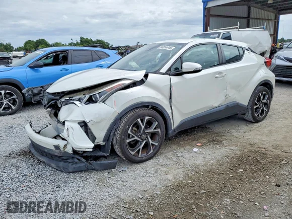 ✅ 2018 Toyota C-HR XLE • VIN: NMTKHMBX0JR048596 • Лот: 55814446. Опубліковано раніше на Copart з пробігом 103 751 миль. Безкоштовний доступ до архіву аукціонних продажів зі США та докладний звіт про історію автомобіля на DreamBid. Зображення 1.