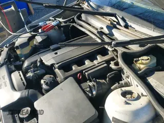 ✅ 2003 BMW 3 Series 325i • VIN: WBAEV33423KL82741 • Lot: 41334657. Listed on IAAI with 98,369 mi. Free auction sales archive from the USA and detailed vehicle history report at DreamBid. Image 12.