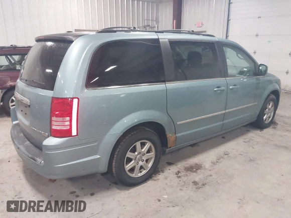 ✅ 2010 Chrysler Town & Country Touring • VIN: 2A4RR5D12AR428246 • Lot: 44510834. Wystawiony na IAAI z przebiegiem 161 273 mil. Bezpłatny archiwum sprzedaży aukcyjnych z USA i szczegółowy raport historii pojazdu na DreamBid. Zdjęcie 4.