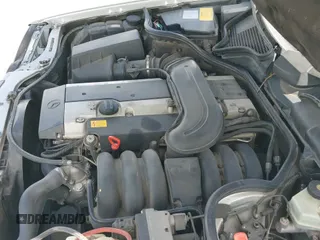 ✅ 1997 Mercedes-Benz E 320 • VIN: WDBJF55F3VA383705 • Lot: 42682204. Wystawiony na IAAI z przebiegiem 161 761 mil. Bezpłatny archiwum sprzedaży aukcyjnych z USA i szczegółowy raport historii pojazdu na DreamBid. Zdjęcie 12.