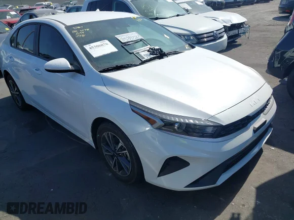 ✅ 2024 Kia Forte LXS • VIN: 3KPF24ADXRE825772 • Lot: 45306076. Wystawiony na IAAI z przebiegiem 7 873 mil. Bezpłatny archiwum sprzedaży aukcyjnych z USA i szczegółowy raport historii pojazdu na DreamBid. Zdjęcie 1.