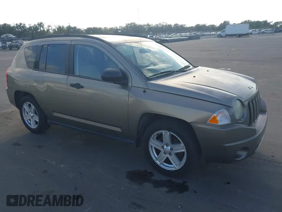 ✅ 2007 Jeep Compass Sport • VIN: 1J8FT47W17D358500 • Lot: 44073468. Wystawiony na IAAI z przebiegiem 109 596 mil. Bezpłatny archiwum sprzedaży aukcyjnych z USA i szczegółowy raport historii pojazdu na DreamBid. Zdjęcie 1.