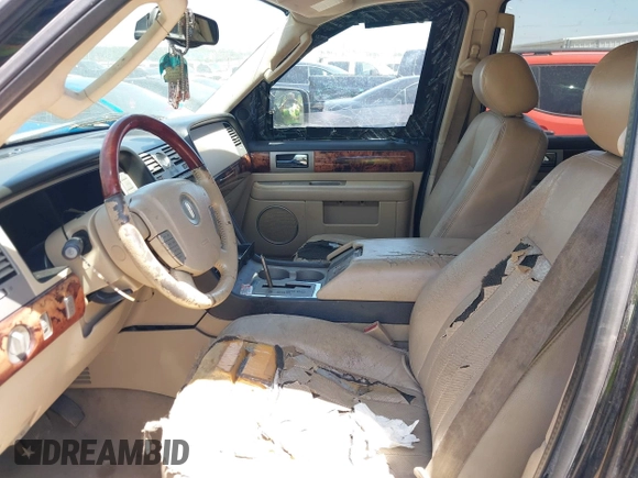 ✅ 2005 Lincoln Navigator Luxury • VIN: 5LMFU27545LJ11032 • Lot: 42797222. Wystawiony na IAAI z przebiegiem Nie podano. Bezpłatny archiwum sprzedaży aukcyjnych z USA i szczegółowy raport historii pojazdu na DreamBid. Zdjęcie 5.