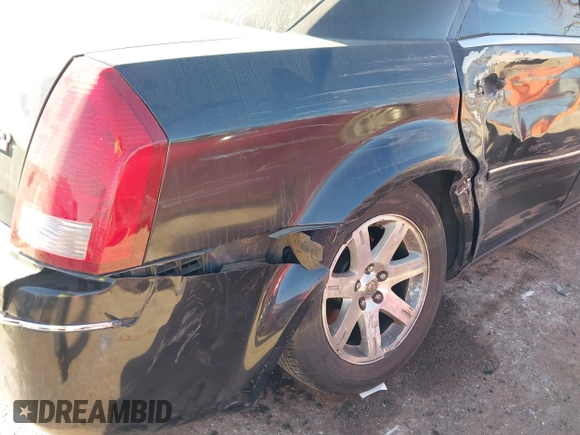 ✅ 2006 Chrysler 300 Touring • VIN: 2C3KA53G76H518904 • Lot: 43952488. Wystawiony na IAAI z przebiegiem 166 414 mil. Bezpłatny archiwum sprzedaży aukcyjnych z USA i szczegółowy raport historii pojazdu na DreamBid. Zdjęcie 6.
