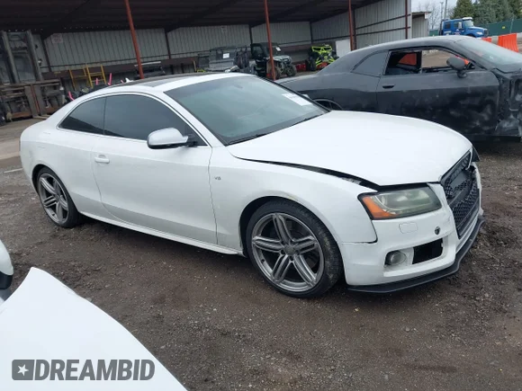 ✅ 2011 Audi S5 Prestige • VIN: WAU3VAFR1BA005275 • Lot: 44508188. Wystawiony na IAAI z przebiegiem 106 732 mil. Bezpłatny archiwum sprzedaży aukcyjnych z USA i szczegółowy raport historii pojazdu na DreamBid. Zdjęcie 1.