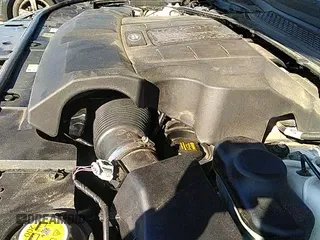 ✅ 2017 Land Rover Range Rover • VIN: SALGS2FE1HA323575 • Lot: 43285607. Listed on IAAI with 144,152 mi. Free auction sales archive from the USA and detailed vehicle history report at DreamBid. Image 19.