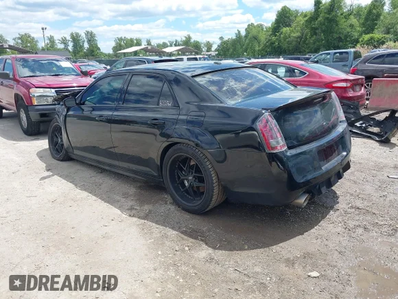 ✅ 2014 Chrysler 300 SRT-8 • VIN: 2C3CCAFJ4EH342990 • Лот: 45134177. Опубліковано раніше на IAAI з пробігом 77 268 миль. Безкоштовний доступ до архіву аукціонних продажів зі США та докладний звіт про історію автомобіля на DreamBid. Зображення 3.