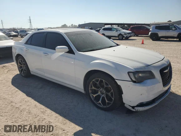 ✅ 2015 Chrysler 300 S • VIN: 2C3CCABG5FH841812 • Лот: 73379374. Опубліковано раніше на Copart з пробігом 99 535 миль. Безкоштовний доступ до архіву аукціонних продажів зі США та докладний звіт про історію автомобіля на DreamBid. Зображення 4.
