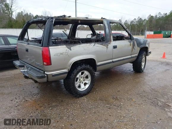 ✅ 1998 Chevrolet Tahoe • VIN: 3GNEK18R0WG121275 • Lot: 41721304. Wystawiony na IAAI z przebiegiem Nie podano. Bezpłatny archiwum sprzedaży aukcyjnych z USA i szczegółowy raport historii pojazdu na DreamBid. Zdjęcie 4.