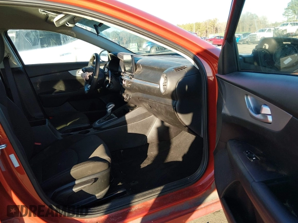 ✅ 2023 Kia Forte LXS • VIN: 3KPF24AD9PE638293 • Lot: 43897586. Wystawiony na IAAI z przebiegiem 90 939 mil. Bezpłatny archiwum sprzedaży aukcyjnych z USA i szczegółowy raport historii pojazdu na DreamBid. Zdjęcie 5.