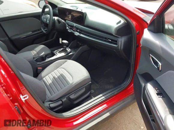 ✅ 2025 Kia K4 EX • VIN: 3KPFU4DE2SE005643 • Лот: 42001408. Опубликован ранее на IAAI с пробегом 3 833 миль. Бесплатный доступ к архиву аукционных продаж из США и подробный отчёт об истории автомобиля на DreamBid. Изображение 5.