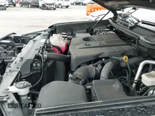 ✅ 2022 Toyota Tundra Platinum • VIN: 5TFNA5DB4NX025817 • Lot: 43638684. Wystawiony na IAAI z przebiegiem 76 854 mil. Bezpłatny archiwum sprzedaży aukcyjnych z USA i szczegółowy raport historii pojazdu na DreamBid. Zdjęcie 19.