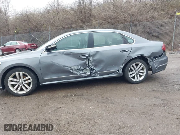 ✅ 2017 Volkswagen Passat SEL Premium • VIN: 1VWCT7A34HC039008 • Лот: 44644913. Опубліковано раніше на IAAI з пробігом 183 140 миль. Безкоштовний доступ до архіву аукціонних продажів зі США та докладний звіт про історію автомобіля на DreamBid. Зображення 6.