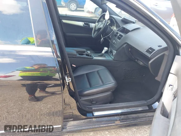 ✅ 2009 Mercedes-Benz C 300 Sport • VIN: WDDGF54X69R070506 • Lot: 43528026. Wystawiony na IAAI z przebiegiem 180 367 mil. Bezpłatny archiwum sprzedaży aukcyjnych z USA i szczegółowy raport historii pojazdu na DreamBid. Zdjęcie 5.
