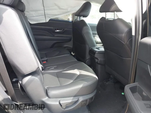 ✅ 2025 Toyota Highlander XLE • VIN: 5TDAAAB57SS071051 • Lot: 43009771. Wystawiony na IAAI z przebiegiem 15 280 mil. Bezpłatny archiwum sprzedaży aukcyjnych z USA i szczegółowy raport historii pojazdu na DreamBid. Zdjęcie 8.