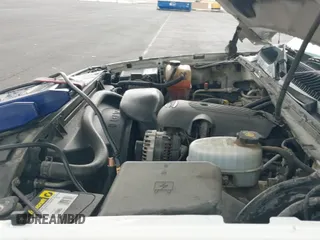 ✅ 2006 Chevrolet Silverado 2500HD LS • VIN: 1GCHC24U16E270899 • Lot: 42189893. Wystawiony na IAAI z przebiegiem 283 646 mil. Bezpłatny archiwum sprzedaży aukcyjnych z USA i szczegółowy raport historii pojazdu na DreamBid. Zdjęcie 19.